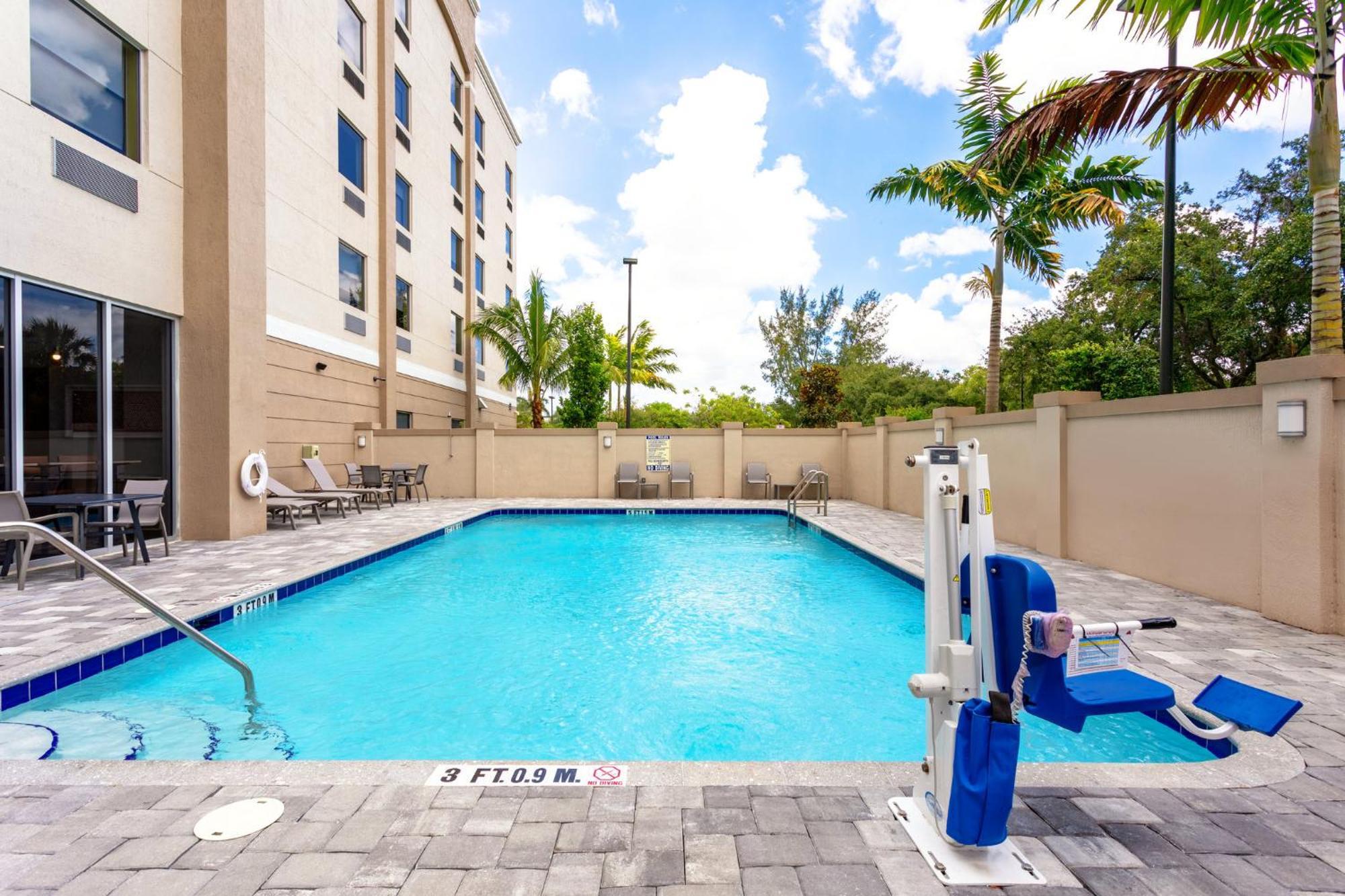 Holiday Inn Express & Suites - Miramar By Ihg Kültér fotó